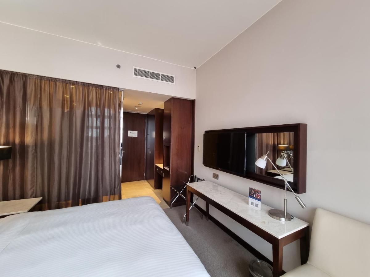 Centro Al Manhal By Rotana Hotell Abu Dhabi Exteriör bild