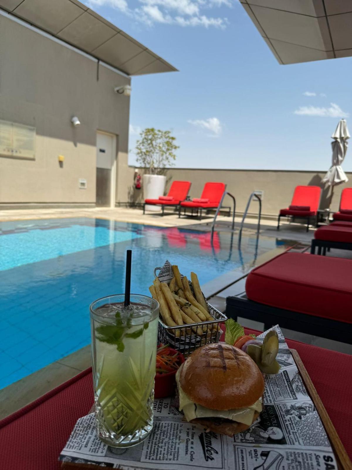 Centro Al Manhal By Rotana Hotell Abu Dhabi Exteriör bild
