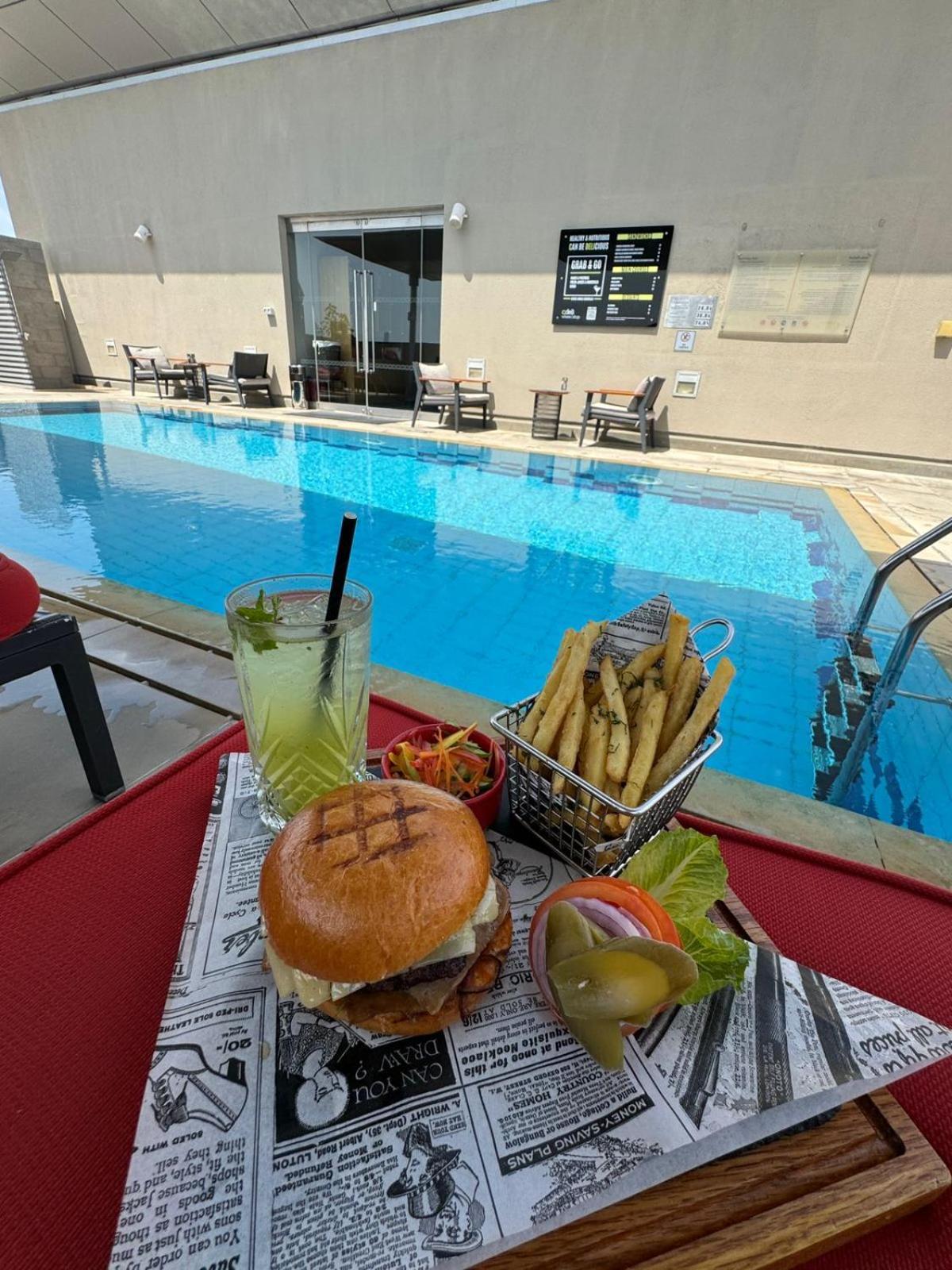 Centro Al Manhal By Rotana Hotell Abu Dhabi Exteriör bild